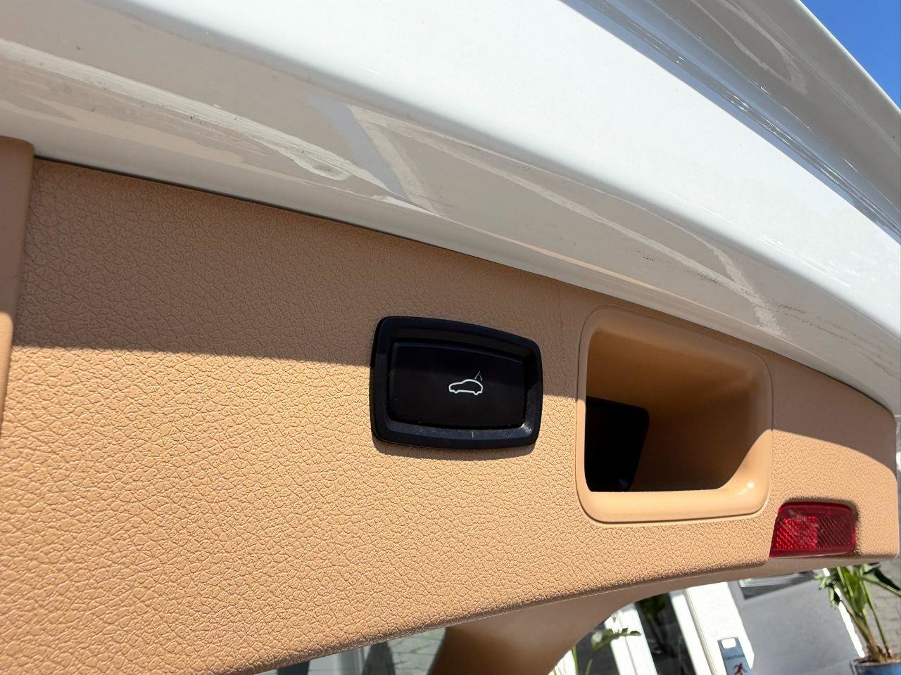 Used 2015 Porsche Macan S image 44