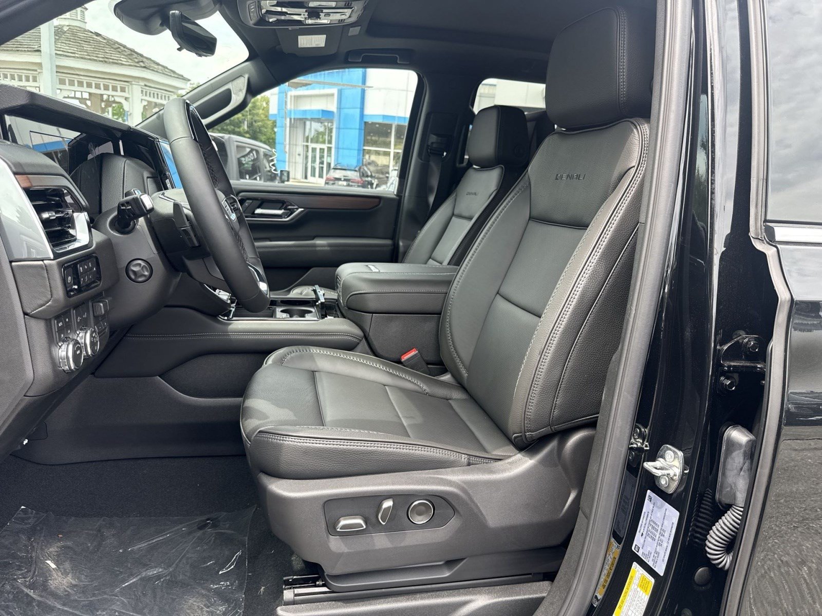 New 2026 GMC Yukon XL Denali w/ Advanced Technology Package AWD/4WD image 10