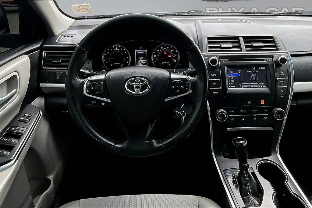 Used 2016 Toyota Camry SE FWD image 5
