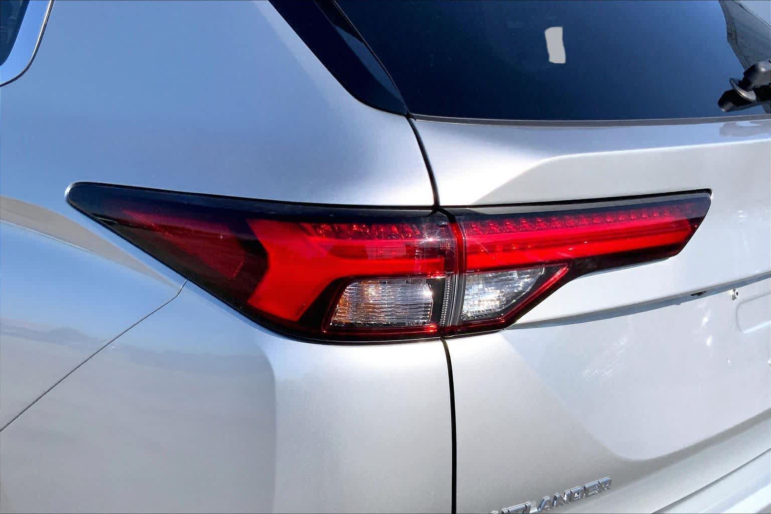 Used 2022 Mitsubishi Outlander SE FWD image 25