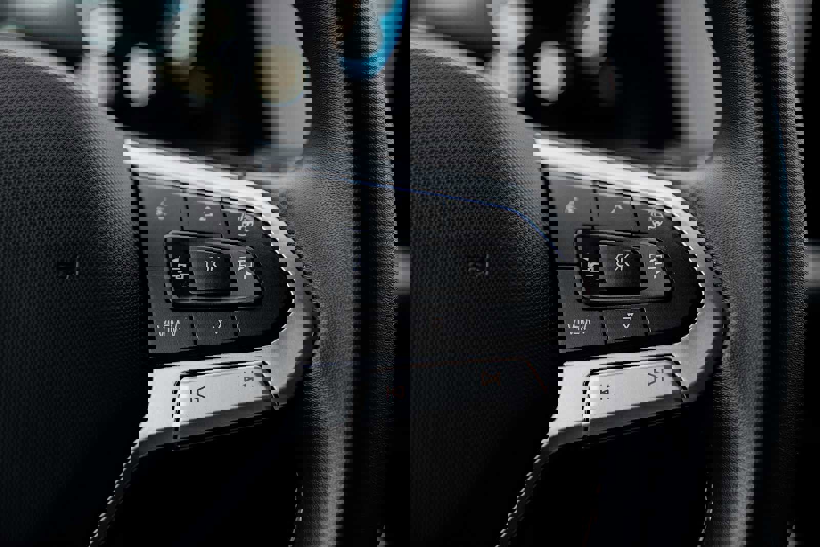 Used 2024 Volkswagen Atlas Cross Sport SE image 27