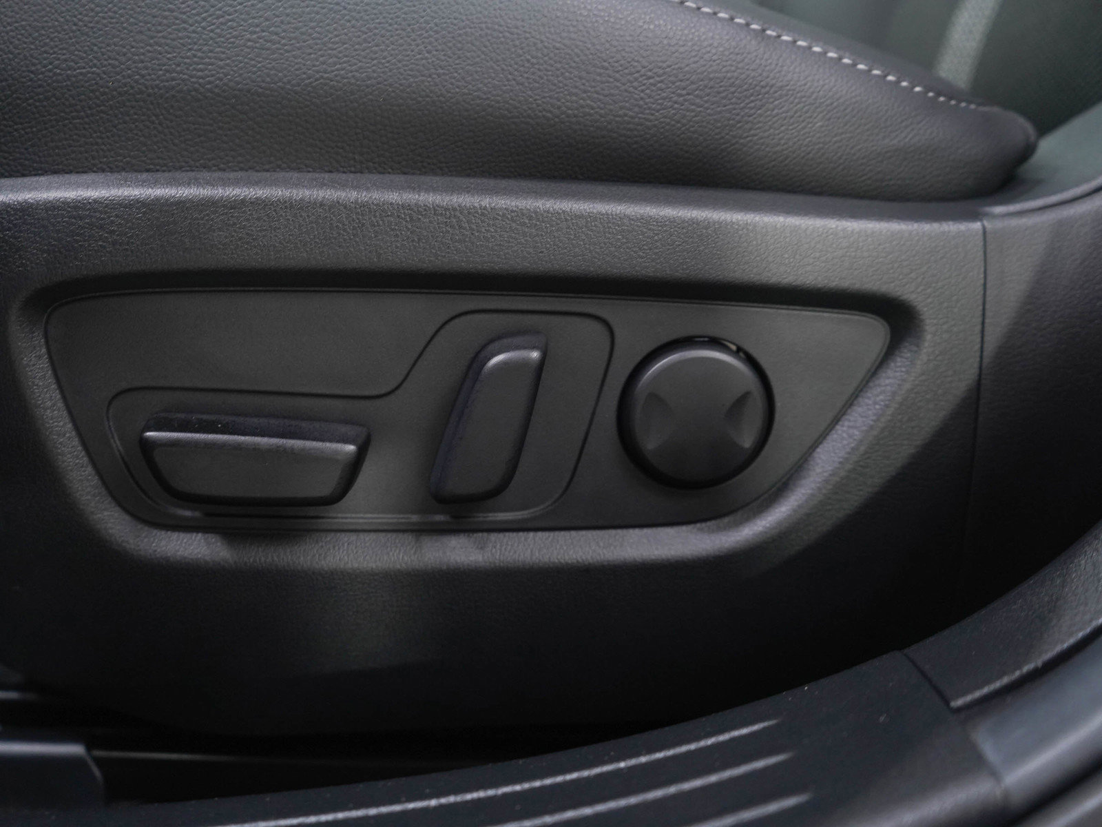 Used 2025 MAZDA CX-50 AWD 2.5 S w/ Premium Package image 22