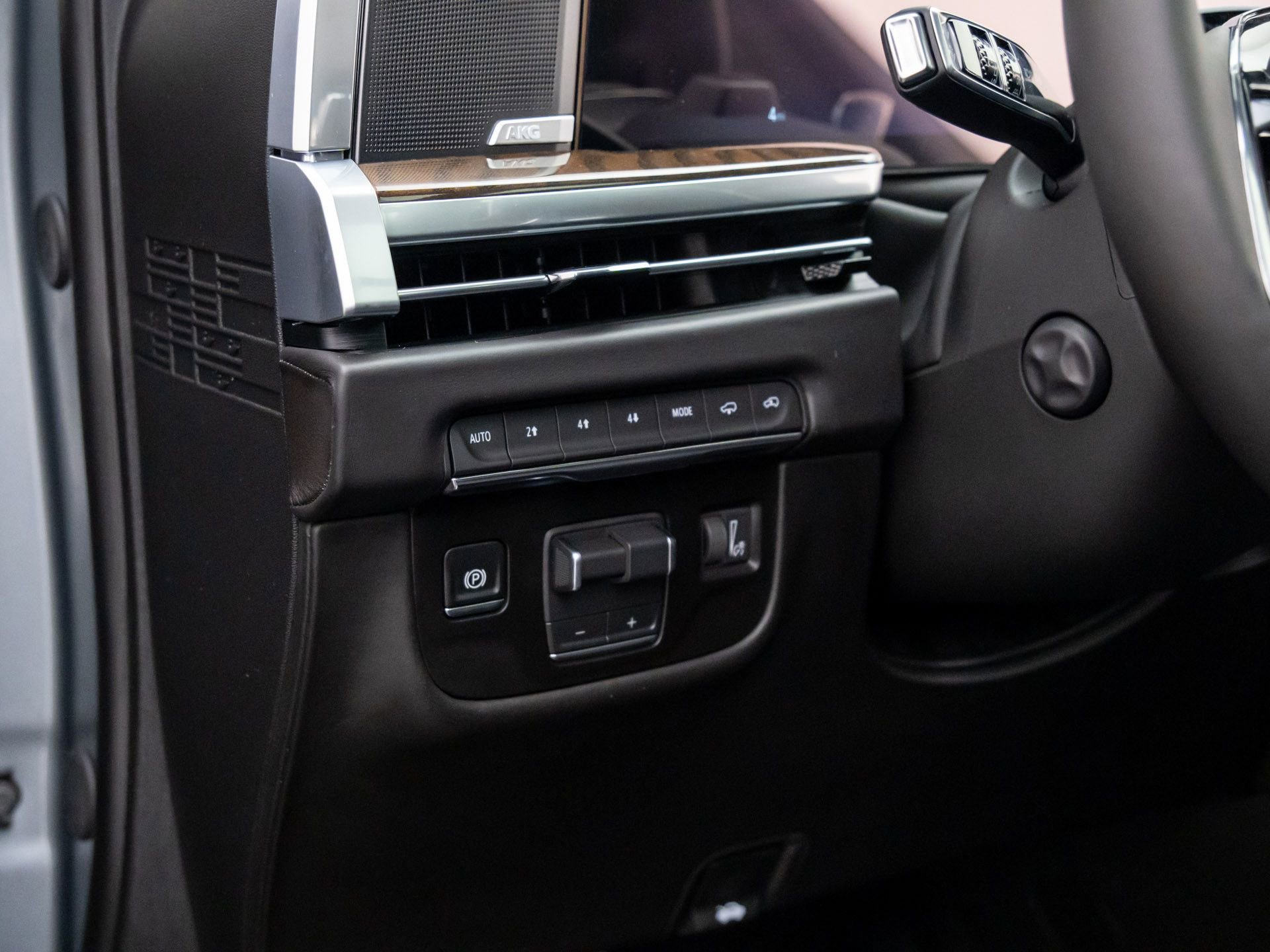 New 2026 Cadillac Escalade Platinum Sport w/ LPO, ONYX Package image 22