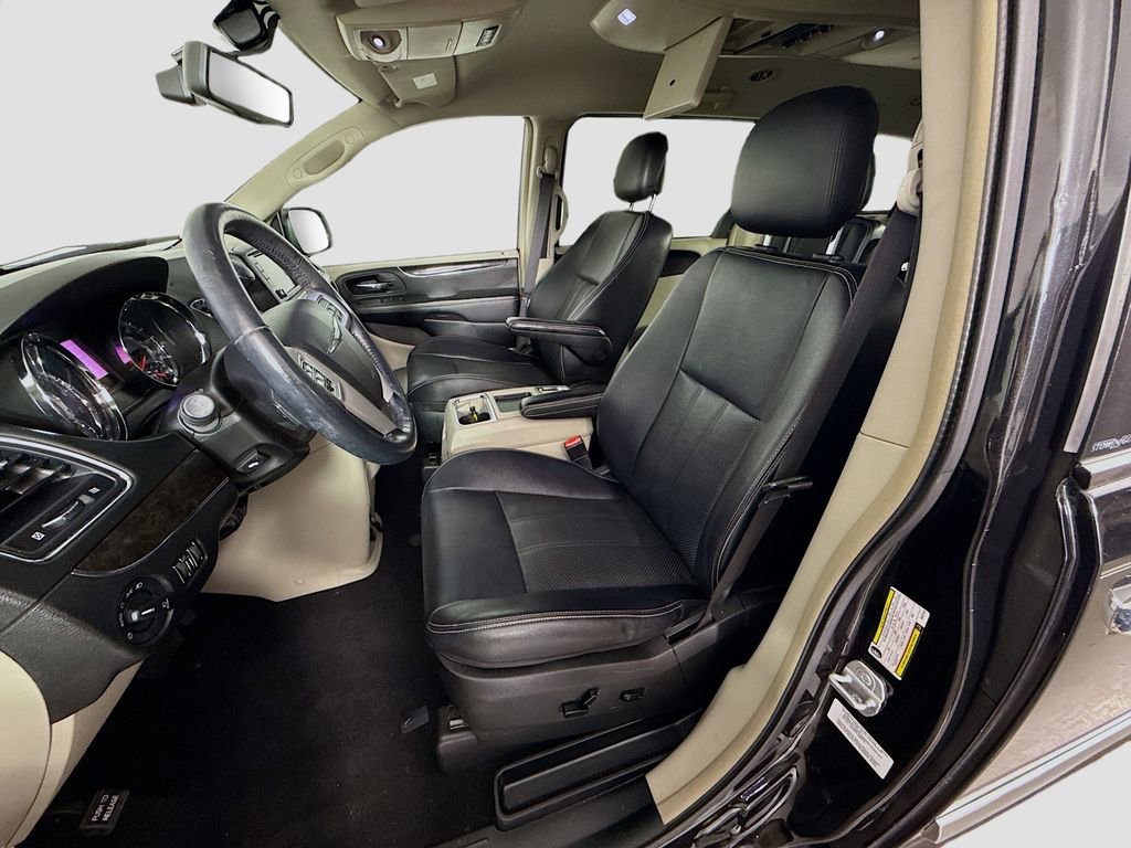 Used 2014 Chrysler Town & Country Touring-L w/ Driver Convenience Group FWD image 14