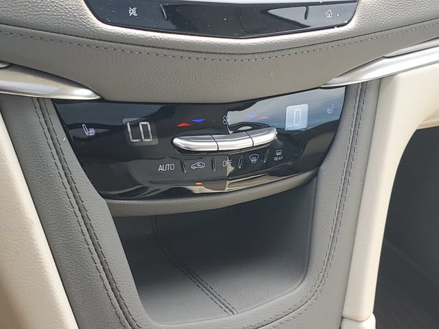 Certified 2024 Cadillac XT5 Premium Luxury w/ LPO, Floor Liner Package AWD/4WD image 25