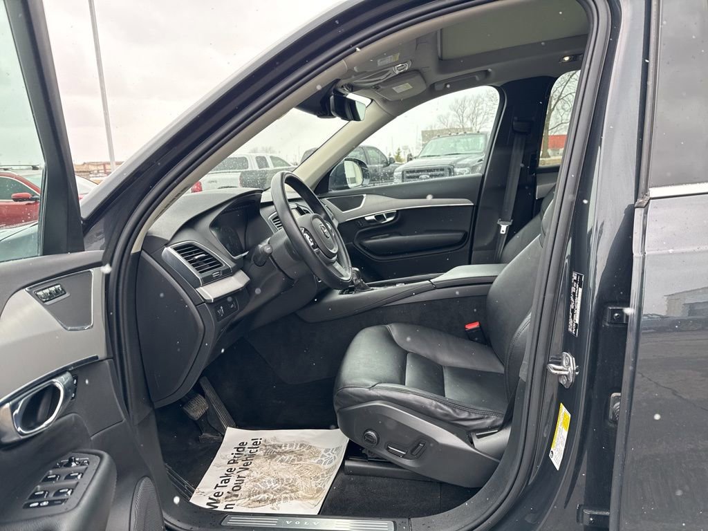 Used 2022 Volvo XC90 T5 Momentum w/ Climate Package image 35