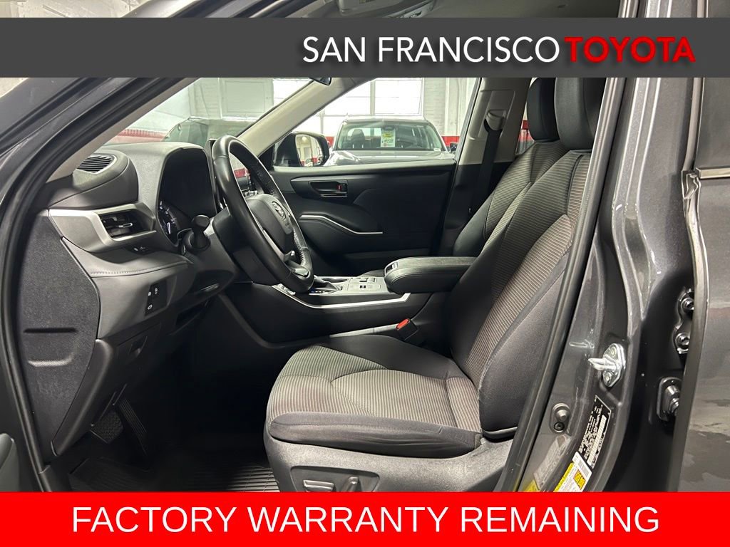 Used 2023 Toyota Highlander LE FWD image 8