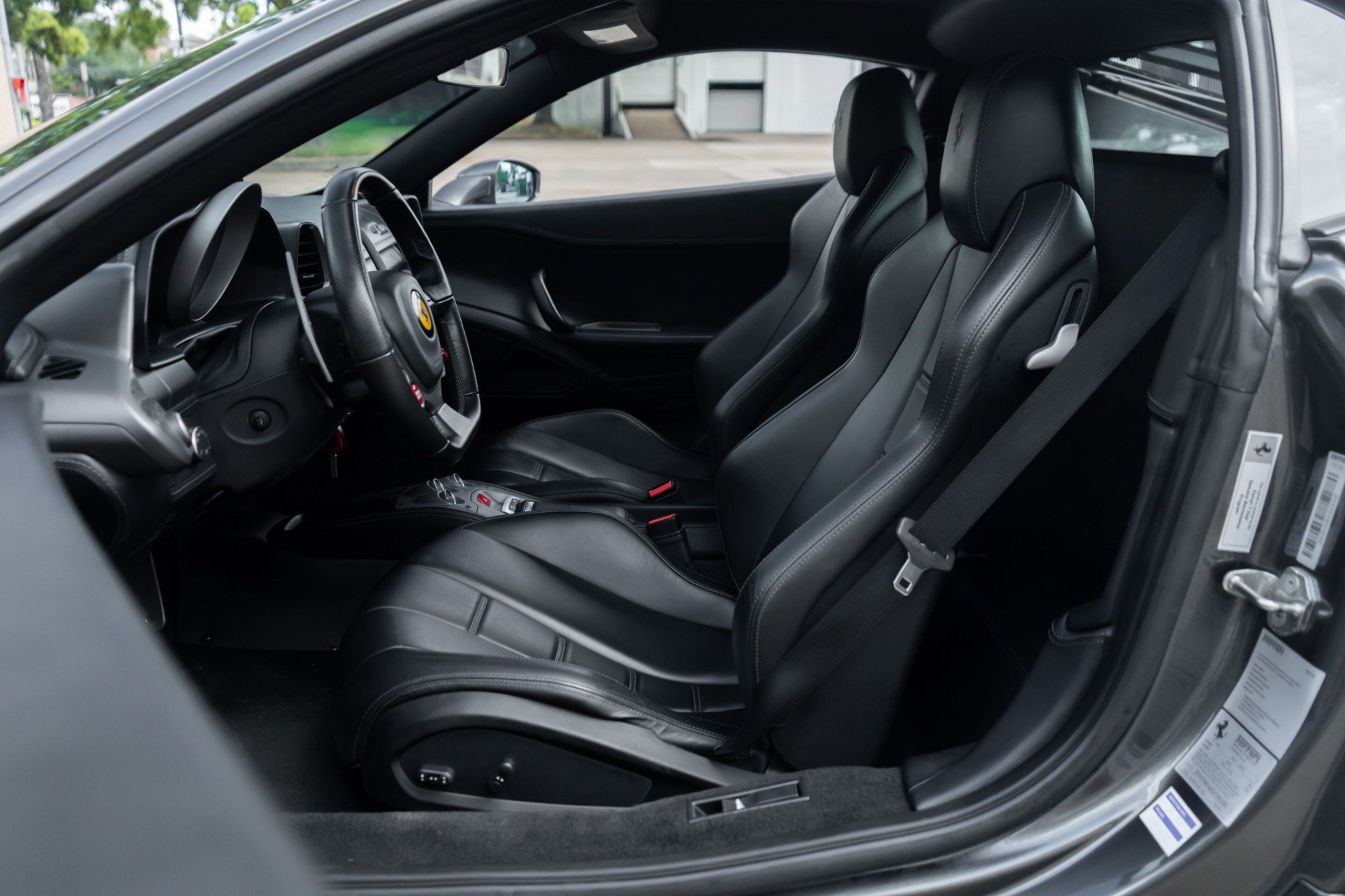 Used 2013 Ferrari 458 Italia Coupe RWD image 6