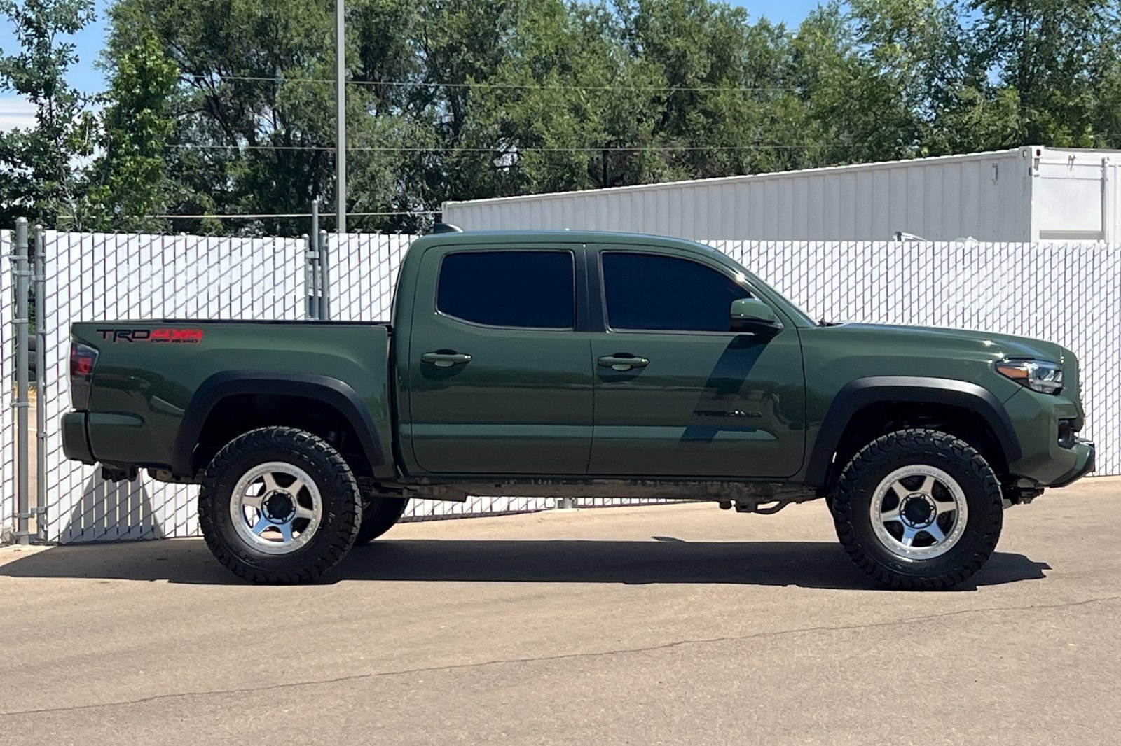 Used 2022 Toyota Tacoma TRD Off-Road w/ Technology Package AWD/4WD image 3