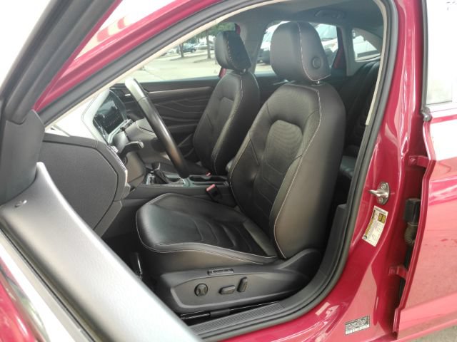 Used 2022 Volkswagen Jetta SEL FWD image 6