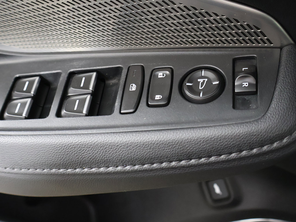 Used 2023 Acura MDX SH-AWD image 36