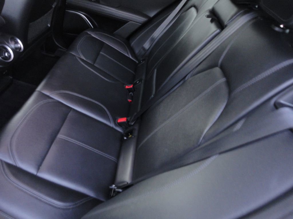 Used 2018 Alfa Romeo Stelvio AWD image 8