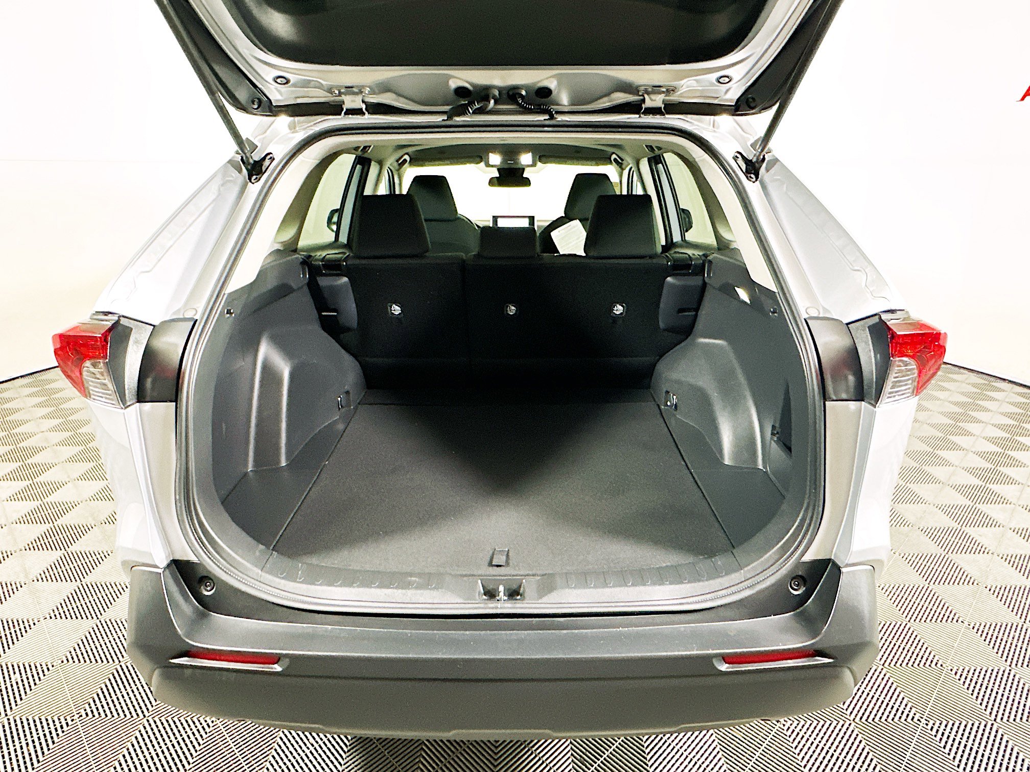 Used 2024 Toyota RAV4 LE image 30