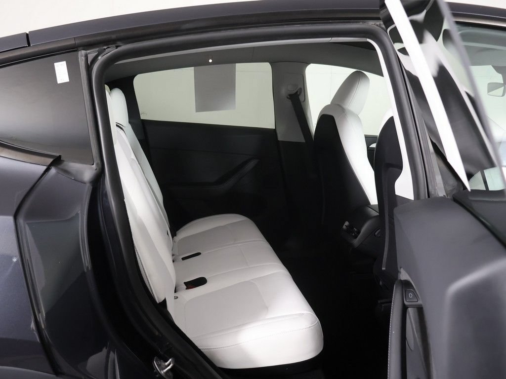 Used 2024 Tesla Model Y Long Range AWD/4WD image 37