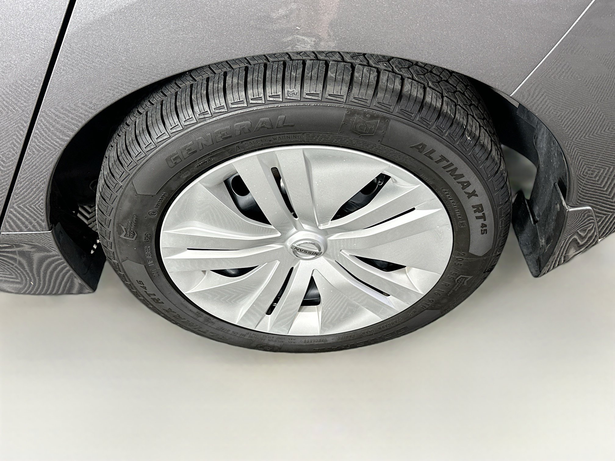 Used 2022 Nissan Leaf S FWD image 11