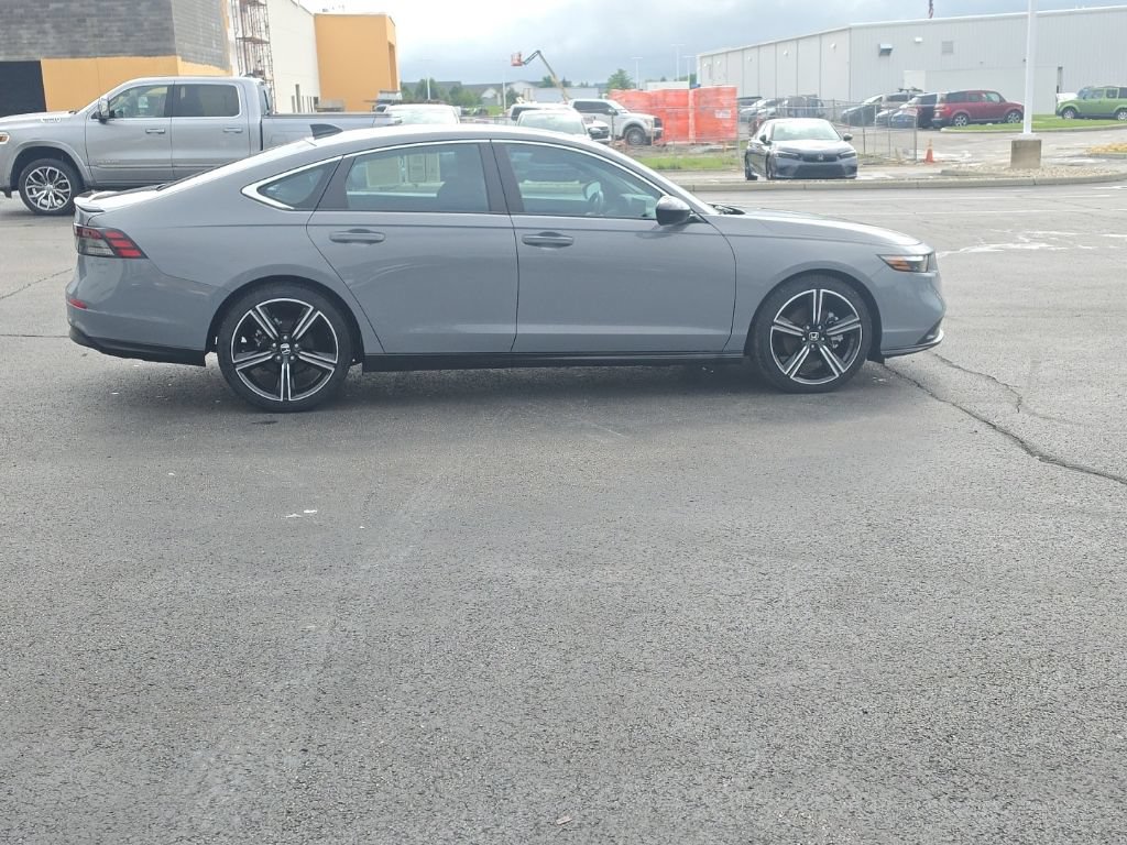 Used 2024 Honda Accord Sport image 9