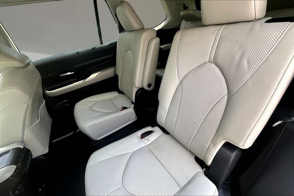 Used 2024 Toyota Grand Highlander AWD image 21