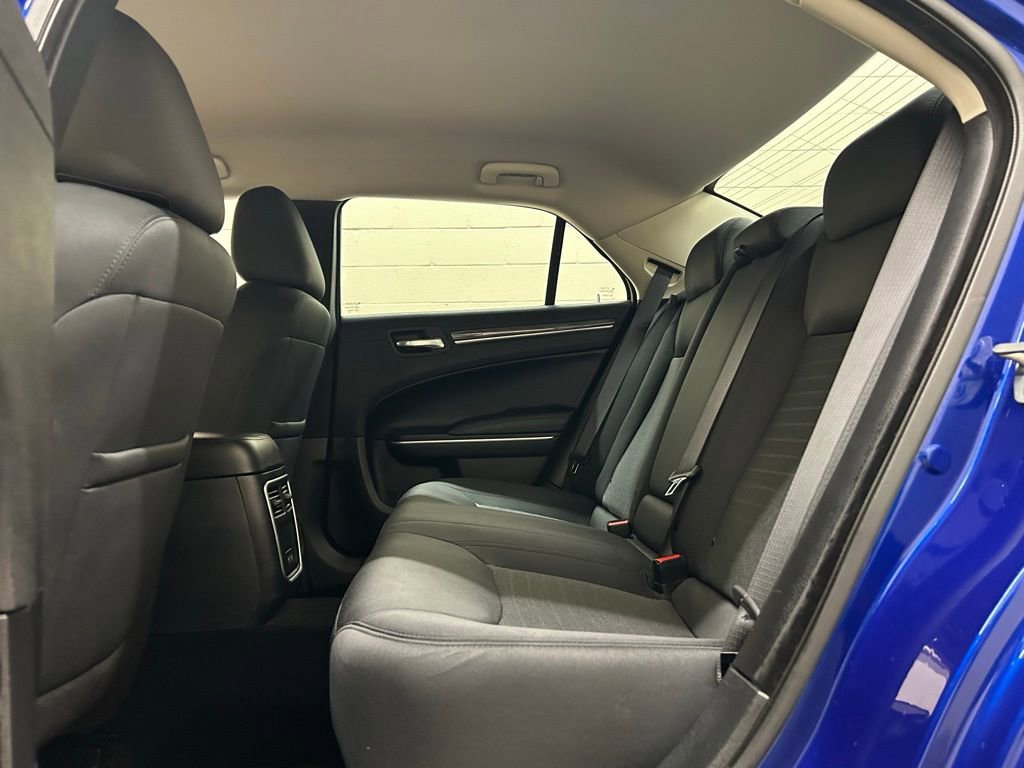 Used 2021 Chrysler 300 Touring w/ Chrome Appearance Package image 8