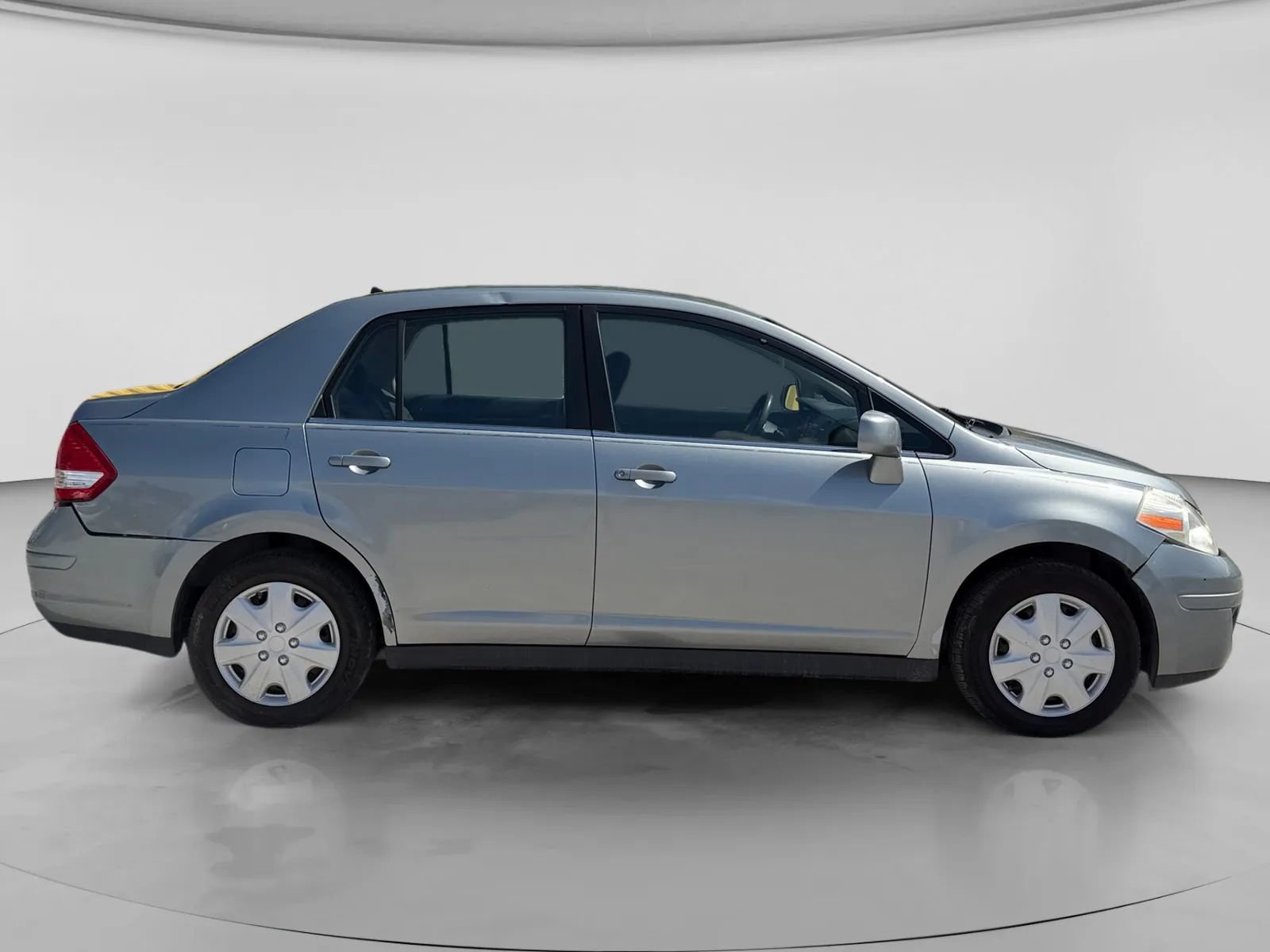 Used 2009 Nissan Versa 1.8 S FWD image 6
