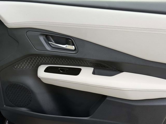 Used 2023 Nissan Ariya AWD image 8