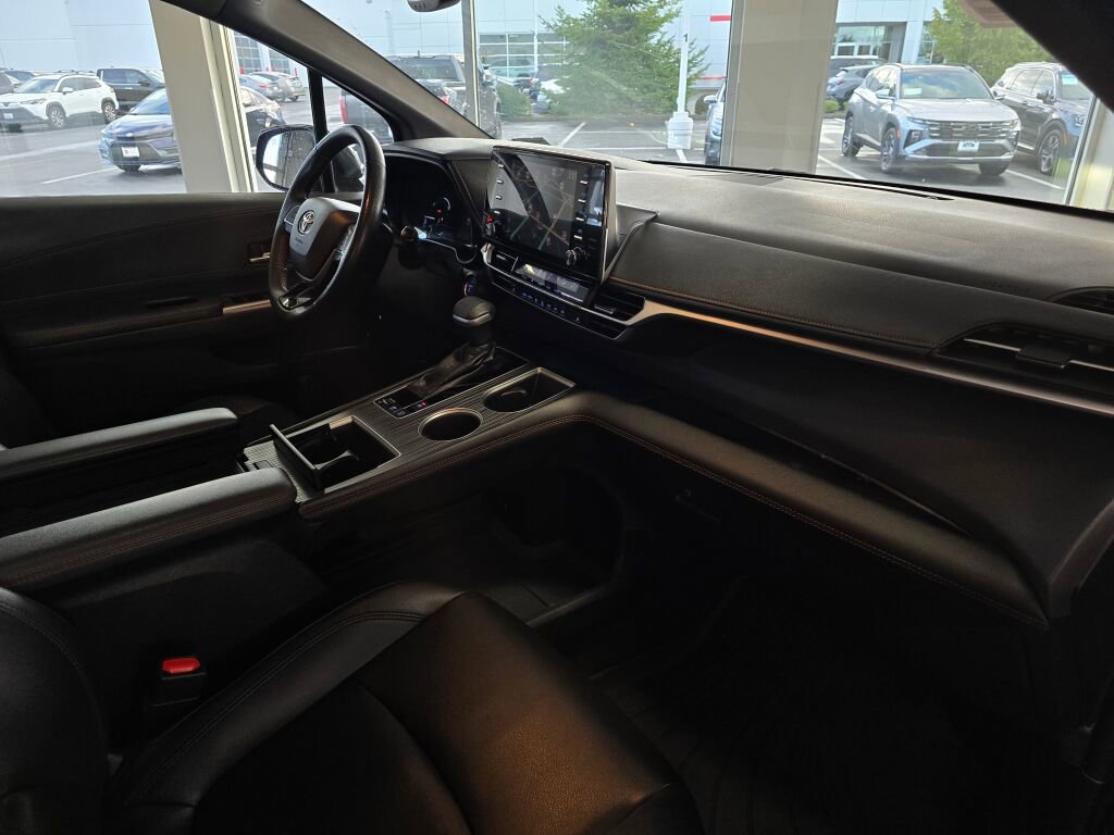 Used 2021 Toyota Sienna XSE image 44