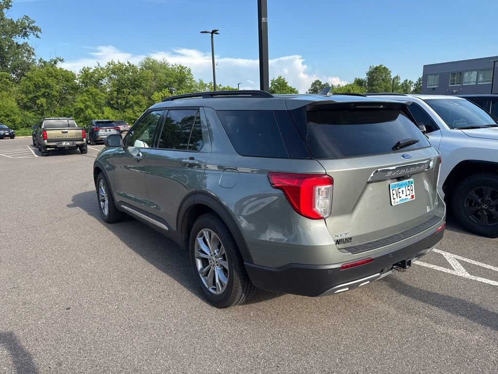 Used 2020 Ford Explorer XLT w/ Equipment Group 202A AWD/4WD image 4