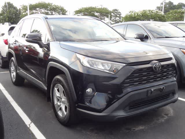 Used 2020 Toyota RAV4 XLE w/ Convenience Package AWD/4WD image 3