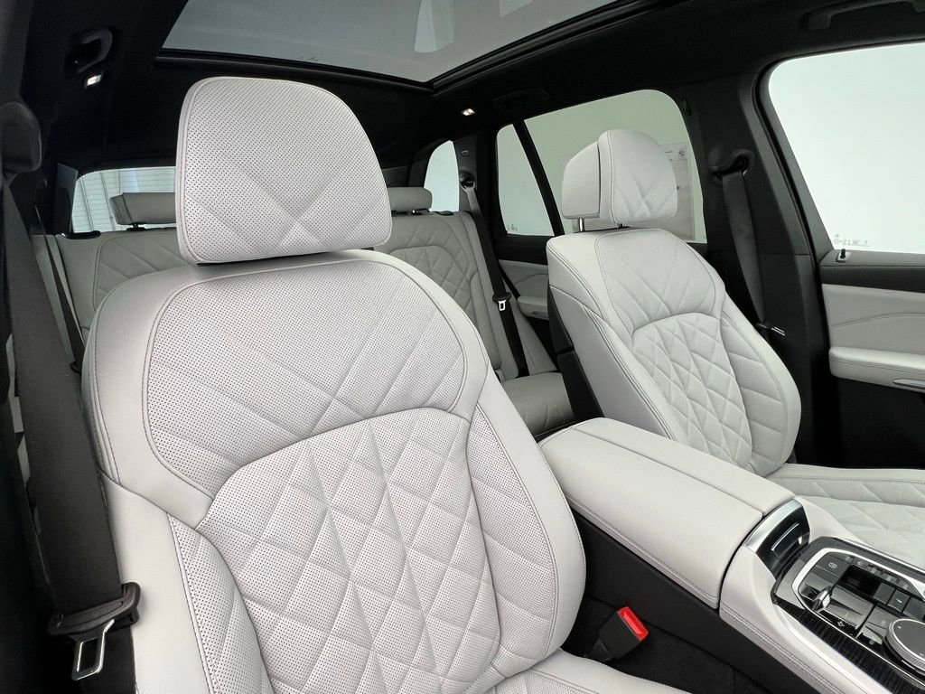 New 2026 BMW X5 xDrive50e w/ M Sport Package image 7