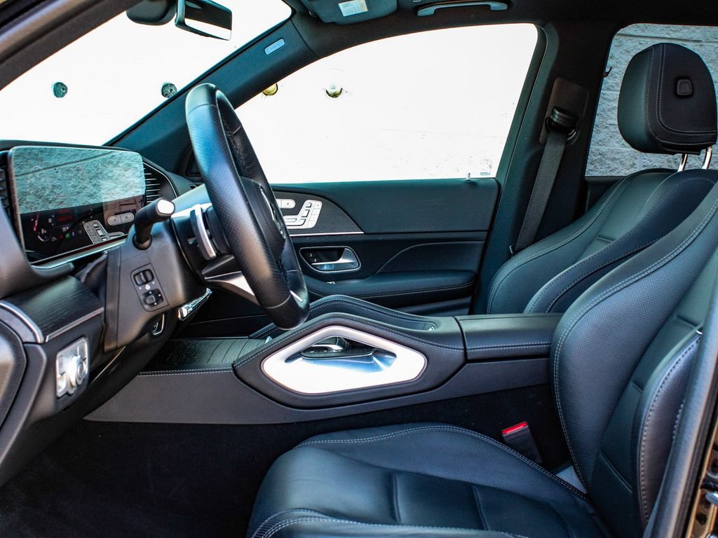 Used 2025 Mercedes-Benz GLE 450e 4MATIC w/ AMG Line Interior image 33