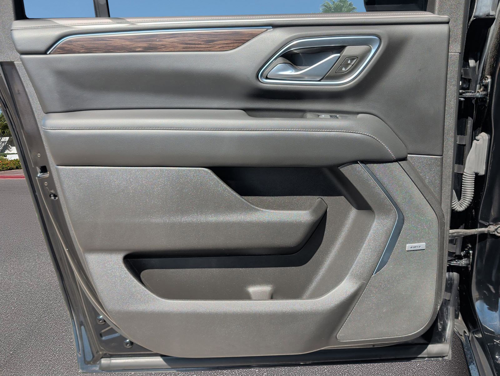 Used 2023 Chevrolet Suburban Z71 w/ Luxury Package image 21