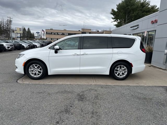 Certified 2023 Chrysler Voyager LX image 4