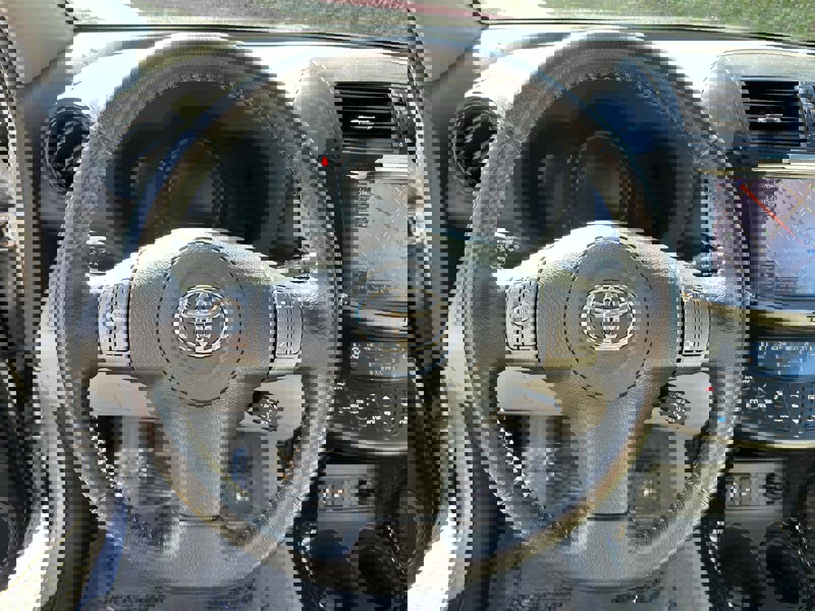 Used 2014 Toyota RAV4 EV image 15