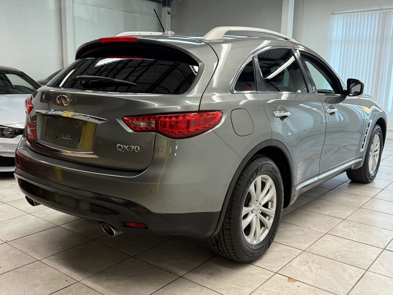 Used 2014 INFINITI QX70 3.7 w/ Premium Package image 9