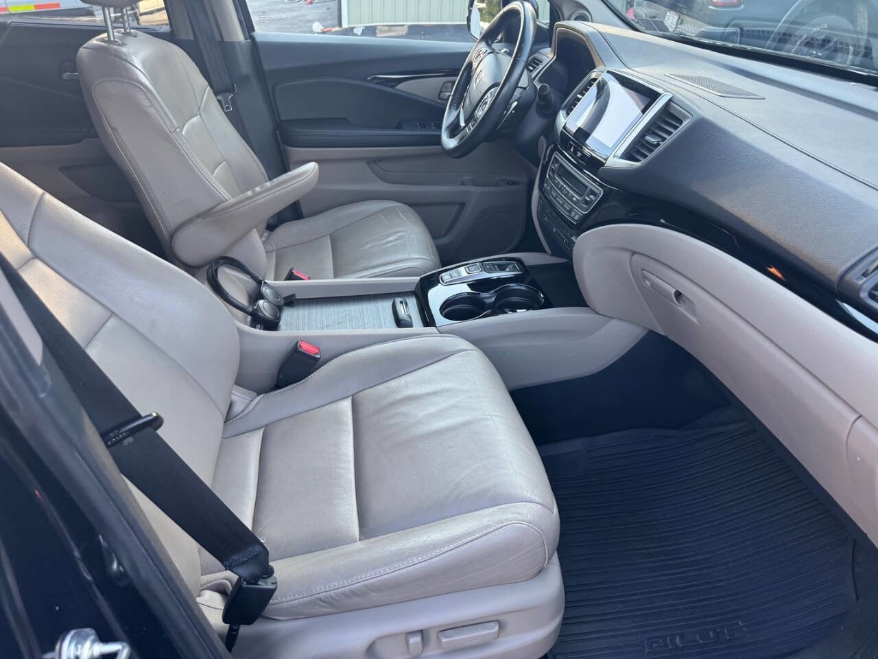 Used 2016 Honda Pilot Touring image 19