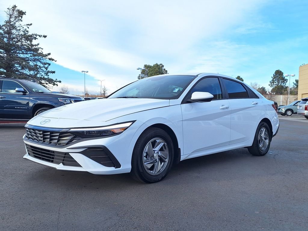 Certified 2025 Hyundai Elantra SE image 7