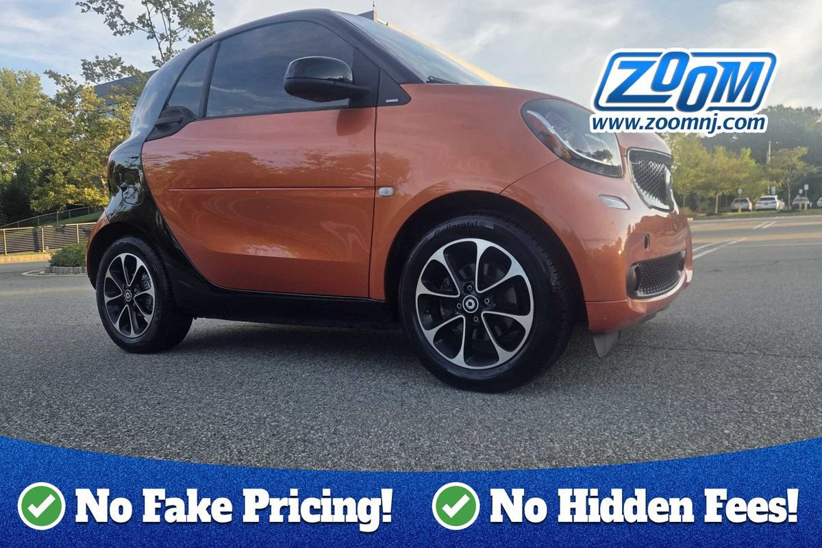 Used 2016 smart fortwo passion RWD image 1