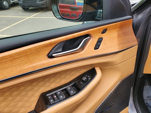 Certified 2022 Jeep Grand Cherokee Summit AWD/4WD image 10