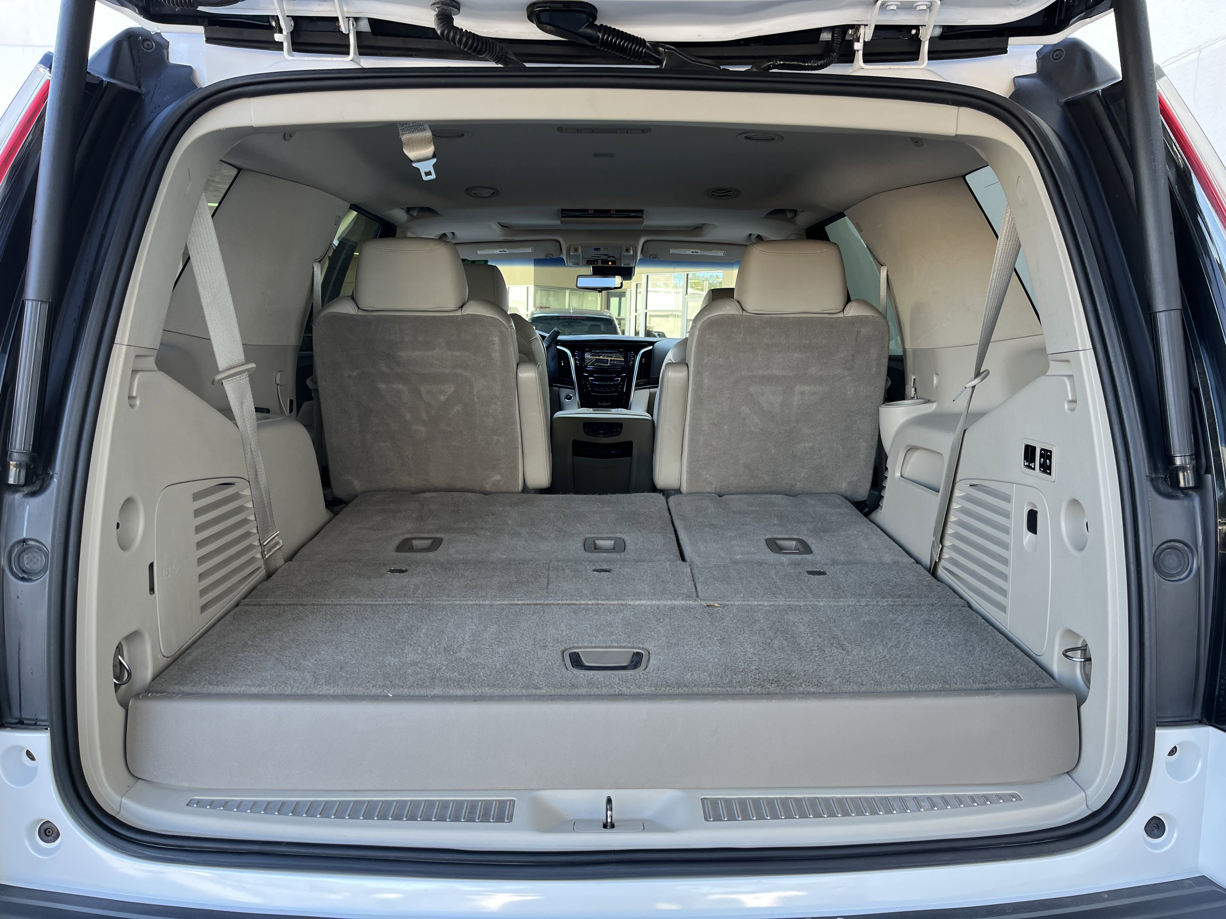 Used 2019 Cadillac Escalade Premium Luxury image 20