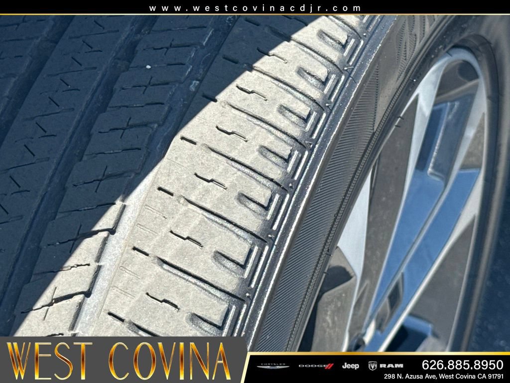 Used 2023 Jeep Grand Cherokee Overland AWD/4WD image 19
