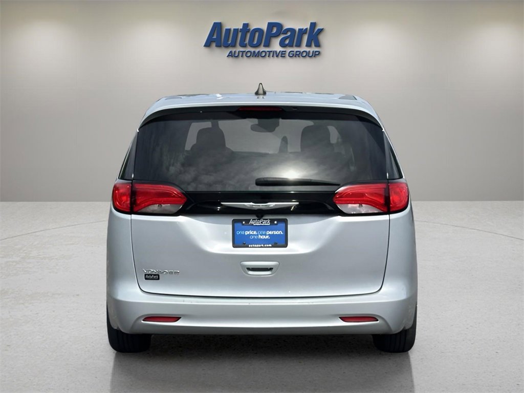 Used 2023 Chrysler Voyager LX image 6