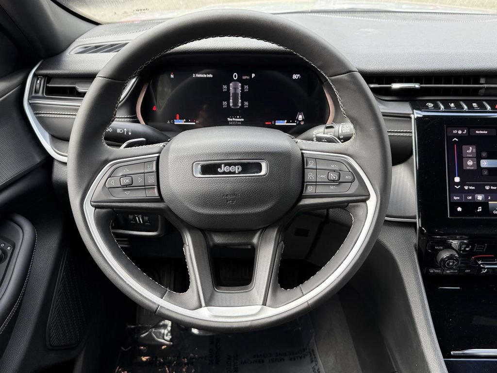 Used 2023 Jeep Grand Cherokee Altitude AWD/4WD image 19