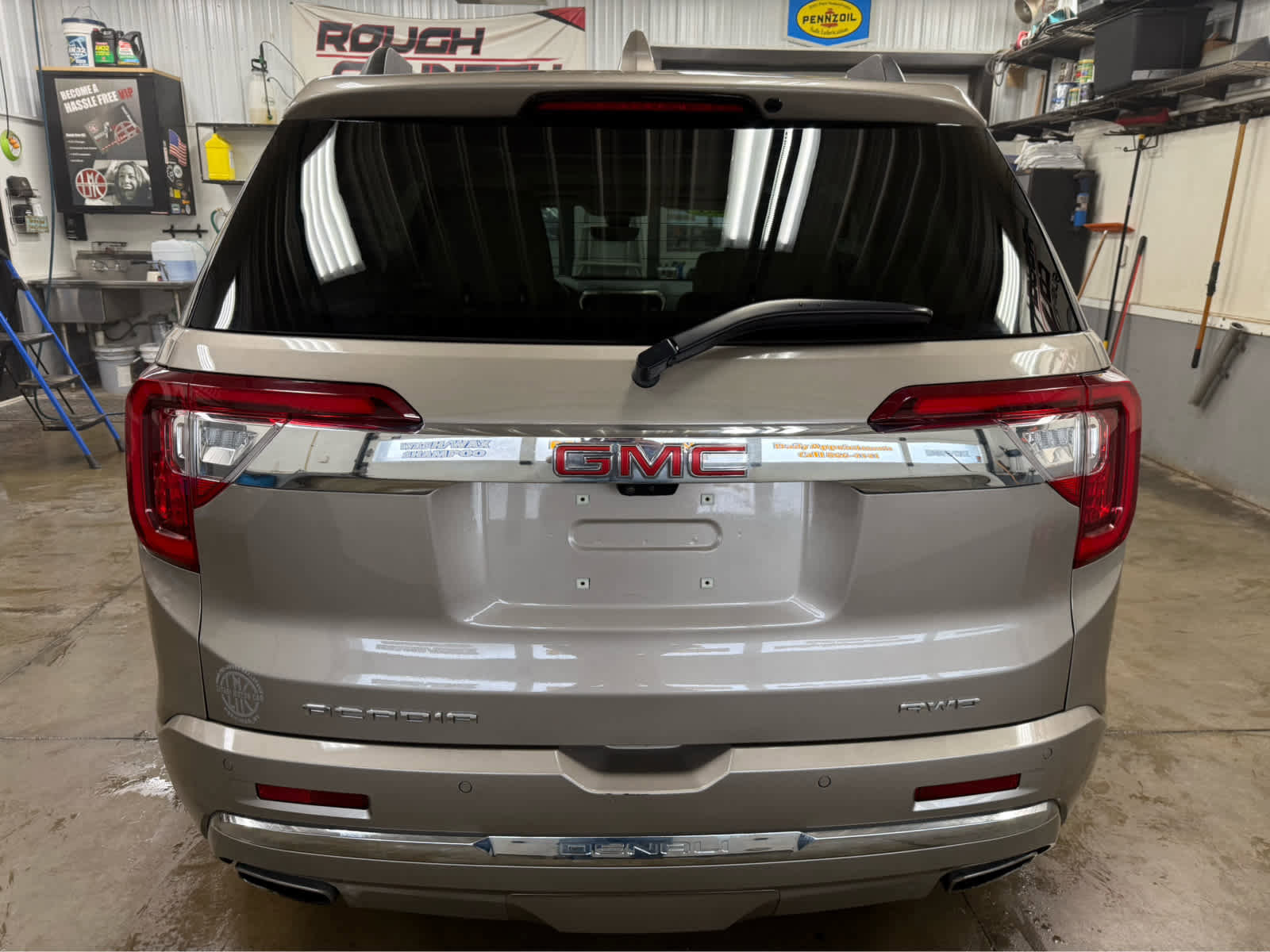 Used 2023 GMC Acadia Denali w/ Denali Technology Package image 6