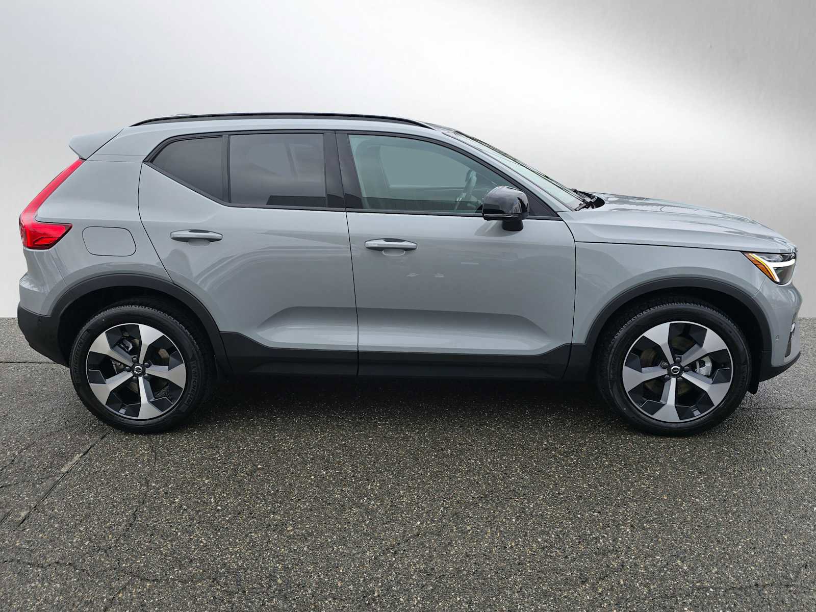 New 2026 Volvo XC40 B5 Plus w/ Protection Package Premier image 2