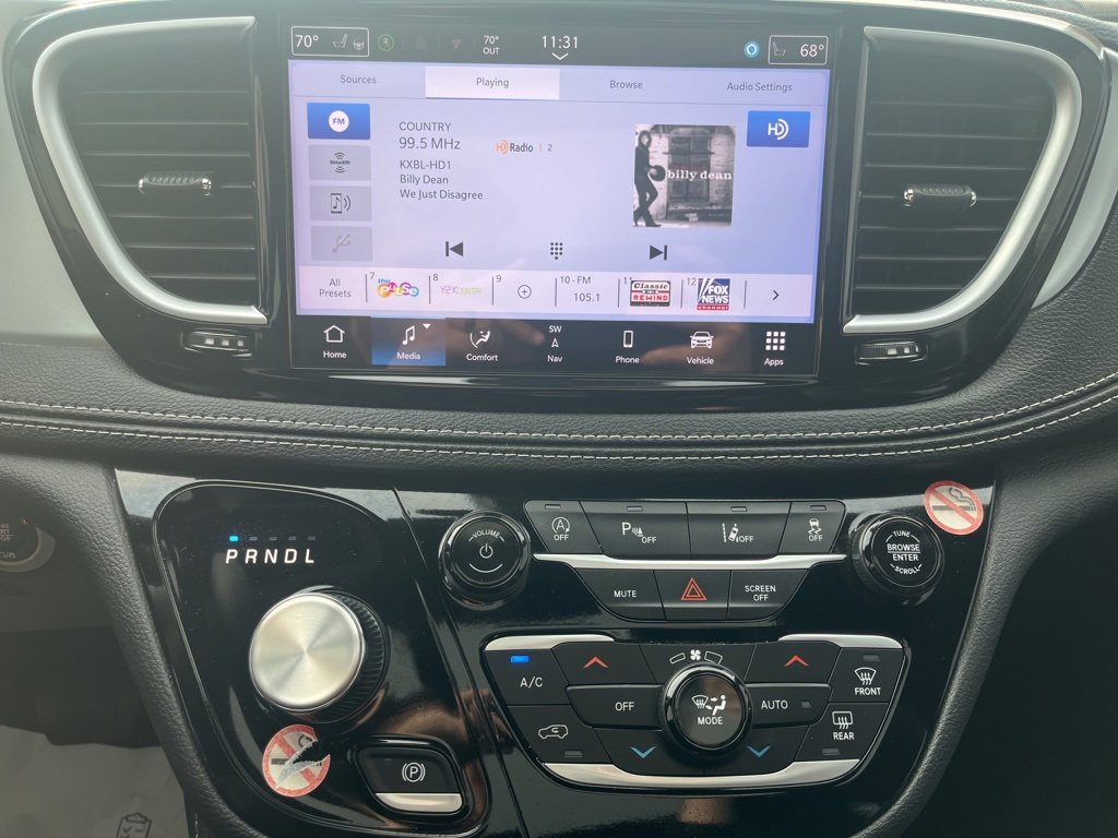 Used 2025 Chrysler Pacifica Limited image 16