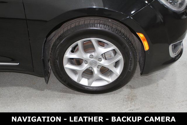 Used 2020 Chrysler Pacifica Touring-L Plus w/ Tire & Wheel Group image 6