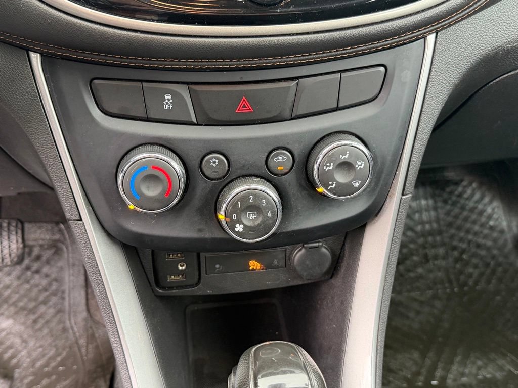Used 2019 Chevrolet Trax LS w/ Air And Auto Package FWD image 30