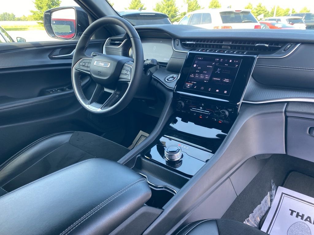 Used 2024 Jeep Grand Cherokee L Laredo image 7