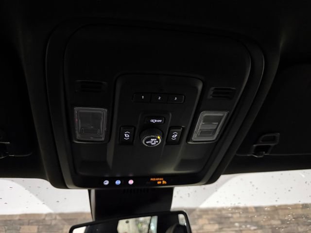 Used 2023 GMC Yukon SLT w/ SLT Luxury Package AWD/4WD image 28