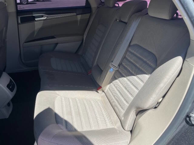 Used 2019 Ford Fusion SE image 11