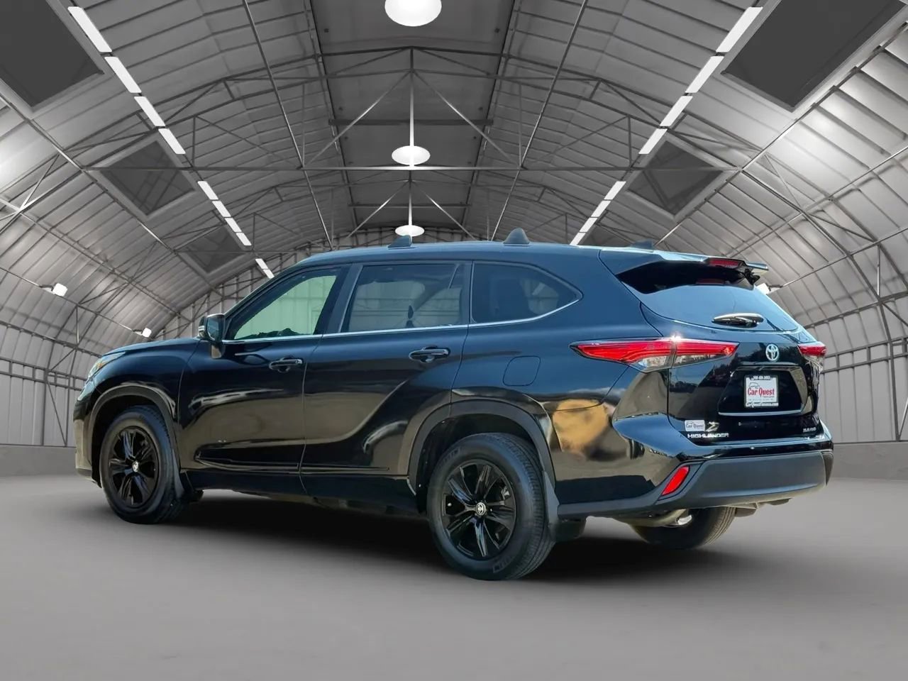 Used 2023 Toyota Highlander XLE image 5